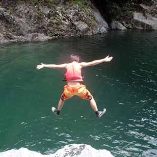 岩から飛び込み
