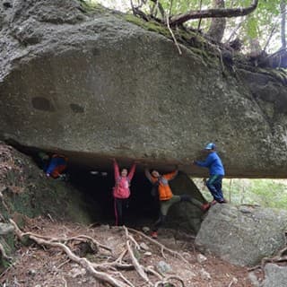 辻の岩屋で休憩